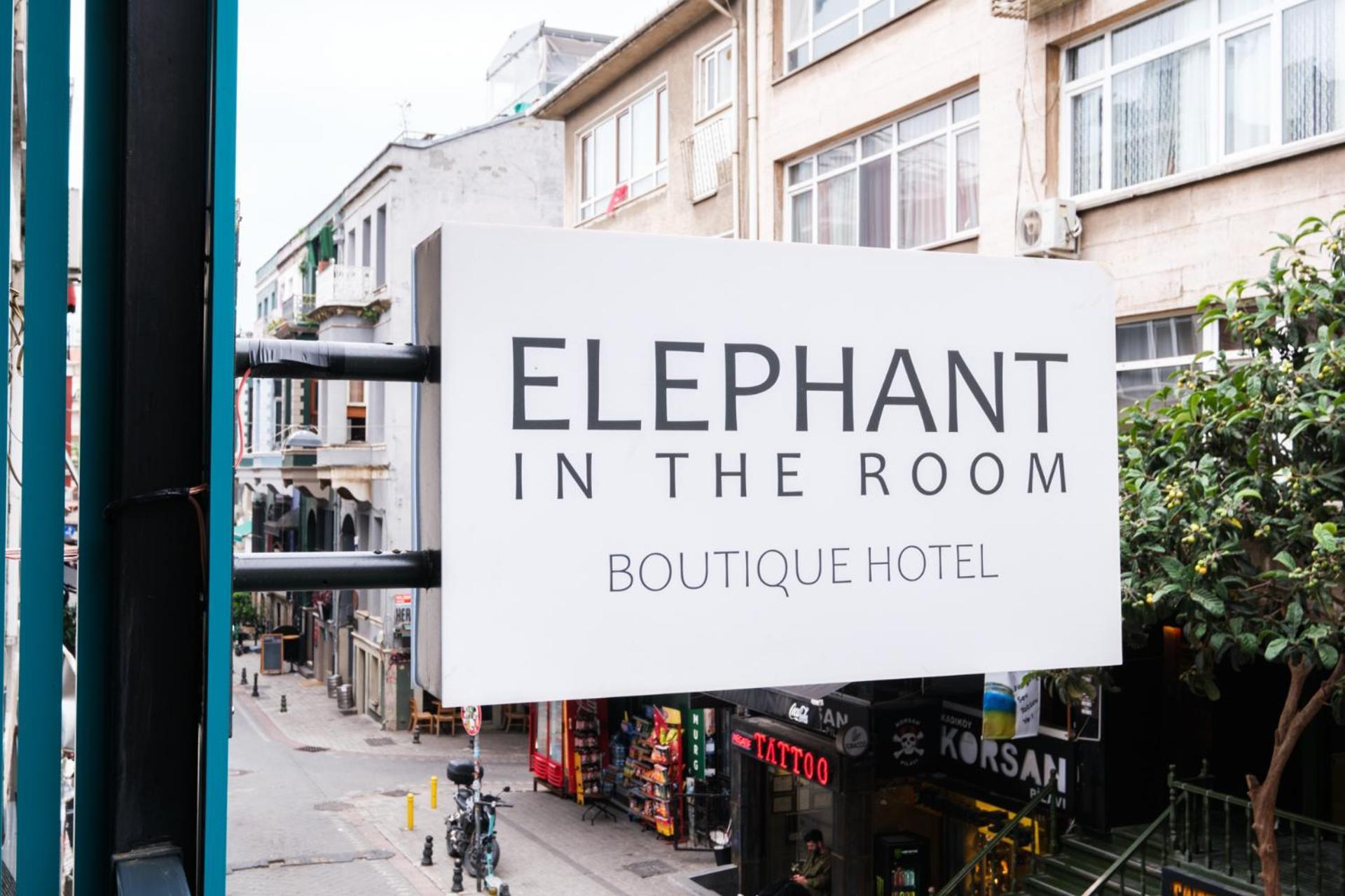 Elephant In The Room — Foto’s 3